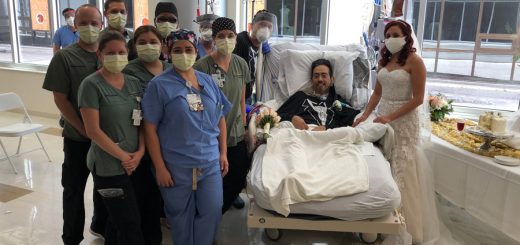 感动！德州染疫男子在ICU与未婚妻完成一场特殊的婚礼！