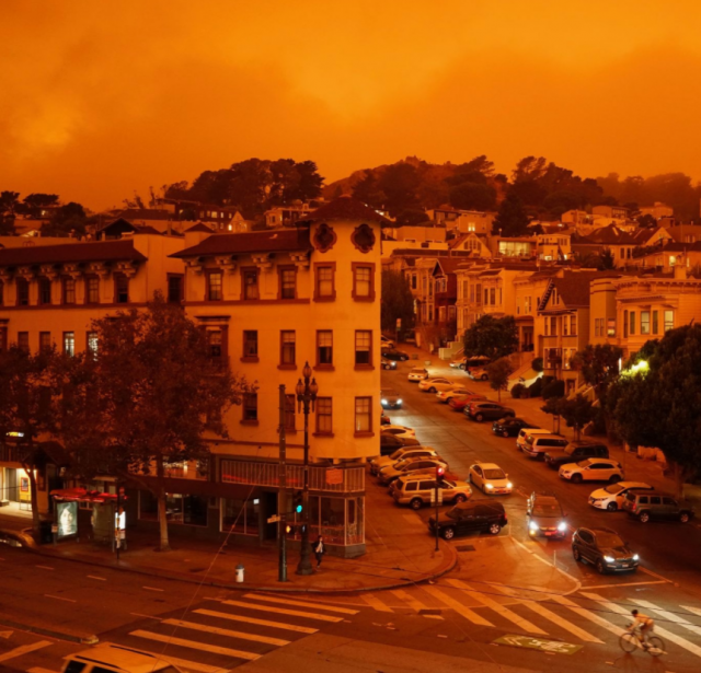 灾难! 烈火席卷美国4州 旧金山天地一片血红 惨变火星鬼城 游客如困炼狱!