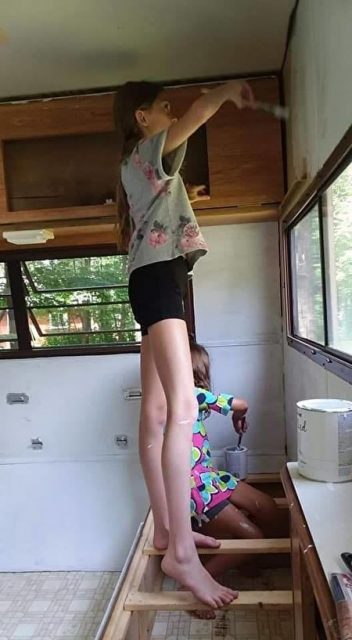 美國11歲才女購露營車 自己裝修成溫馨小家