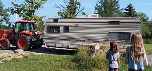 美國11歲才女購露營車 自己裝修成溫馨小家