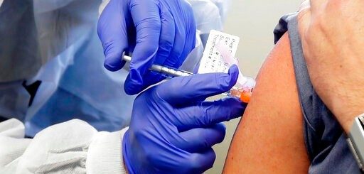 CDC強調民眾需為接種新冠疫苗副作用做好準備