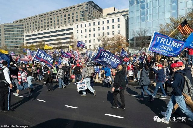 抗议！抗疫！美双警戒线失控！华盛顿DC数万人大游行，川普车队绕行自由广场！
