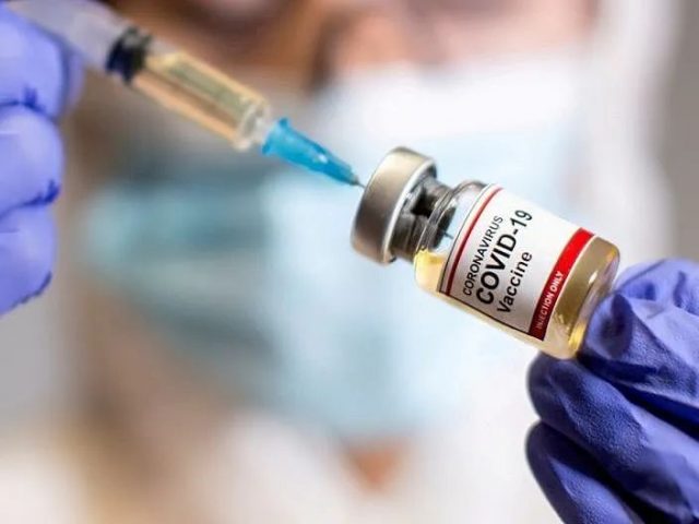 美國過去一周新冠死亡人數創新高，特朗普再施壓疫苗審批