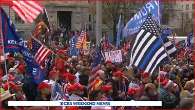 展开武斗！成千上万的民众涌到华盛顿特区，高举国旗与安提法展开了斗争！多人被刀刺伤，警方开始抓人…