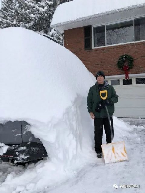 紐約州天降暴雪足足一米厚！車和房全都被埋了，只剩白茫茫！