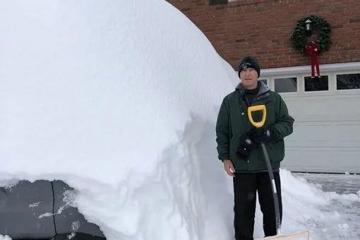 紐約州天降暴雪足足一米厚！車和房全都被埋了，只剩白茫茫！