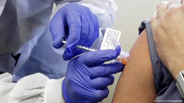 警惕! 接种新冠疫苗后 48岁女教师大出血 医生惊呆! 36人患上罕见病