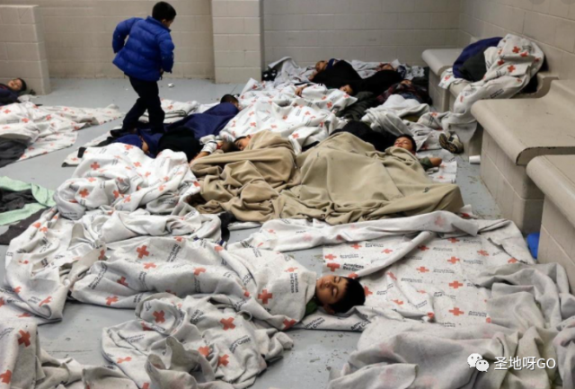 跨境生子，带着婴儿进收容所，与15个人同住……一个孕妇所经历的美国边境乱象