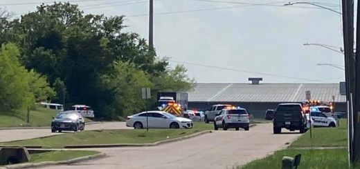 德州发生大规模枪击案 7人死亡 学校封锁 警方急搜捕