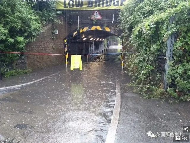 一場暴雨，倫敦下水道直接崩了！地鐵被淹馬桶倒灌，簡直慘！