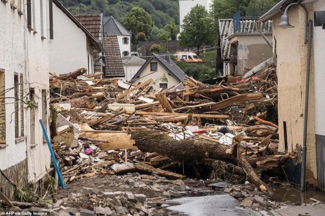 百年不遇! 67死70失蹤! 歐洲洪災摧毀多個城市 居民遭巨浪捲走 房屋夷為平地!
