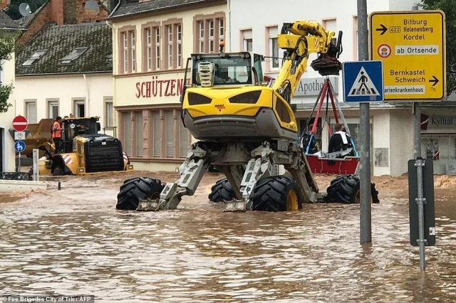 百年不遇! 67死70失蹤! 歐洲洪災摧毀多個城市 居民遭巨浪捲走 房屋夷為平地!