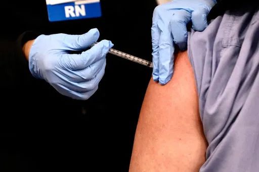 美国已被变种病毒包围！48个州新冠疫情大反弹 CDC恳求：打疫苗！