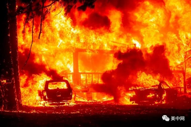 末日景象！加州最大野火因天气突然爆发 淘金热小镇毁于一旦
