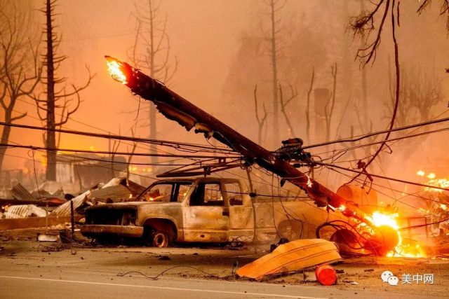 末日景象！加州最大野火因天氣突然爆發 淘金熱小鎮毀於一旦