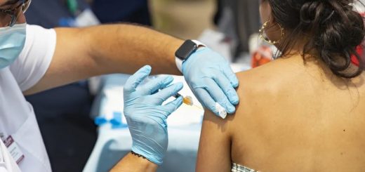 驚爆! 陰險女護士給多達8600人注射假疫苗 謊稱是輝瑞 背後動機細思極恐!