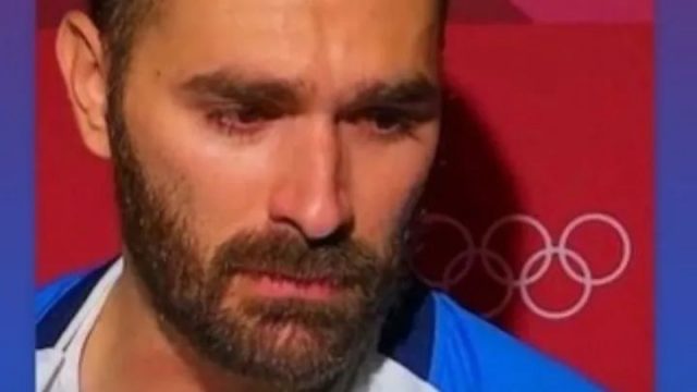運動員們變賣獎牌，希臘選手含淚退役。貧窮打倒了選手們...