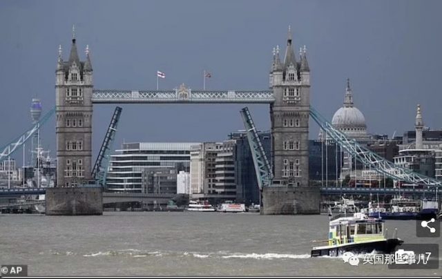 倫敦塔橋又雙叒叕卡住了！