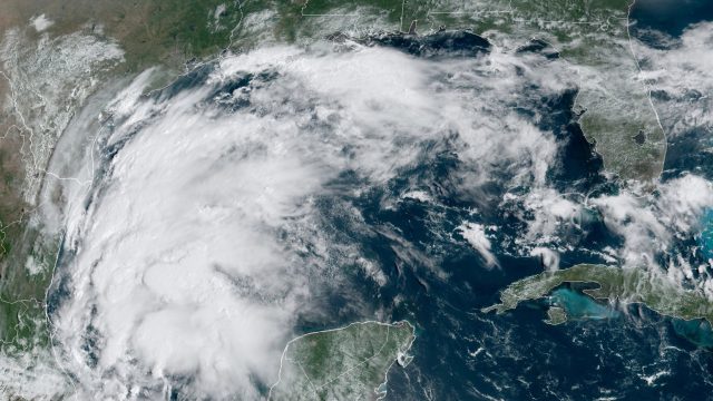 热带风暴尼古拉斯来袭 德州或现强降雨