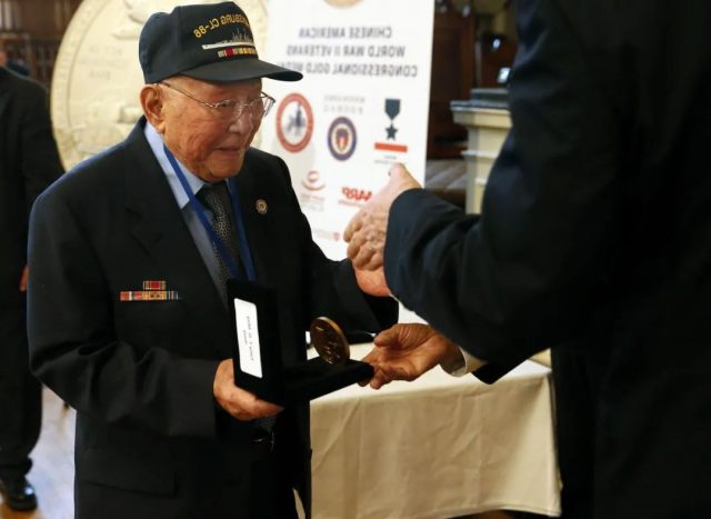 3名二战华裔老兵获颁国会金质奖章