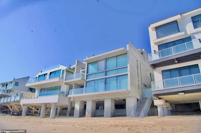 侃爺花了幾億買海邊豪宅，網友一看照片傻眼：爛尾樓這是？？
