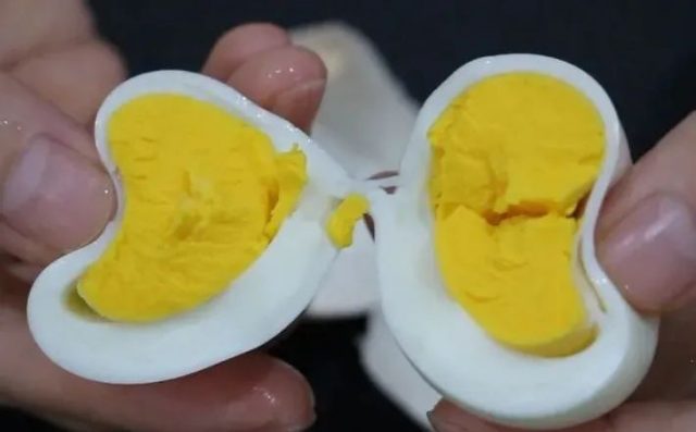 煮雞蛋：冷水、熱水下鍋都不對，牢記這3點，雞蛋輕輕一碰就脫殼