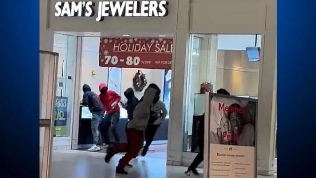 常態！50人提鎚子搶珠寶店，舊金山商家連續第三天遭搶劫