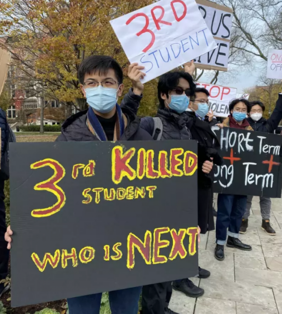 “我们不是来送死的！”芝大学生大游行！因同胞不幸 让我们凝聚在一起！
