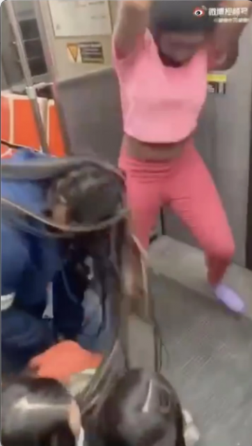「大揮拳、咆哮Fxxxing China」亞裔女生在地鐵遭一群黑人女子暴打！