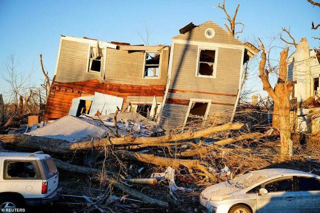 美國6州淪陷，宣布進入緊急狀態！2500萬人受難 上百人死亡 小鎮一夜成廢墟！