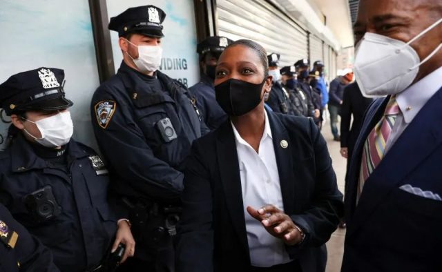 創造歷史，掌舵NYPD，紐約迎來首位非裔女警察局長