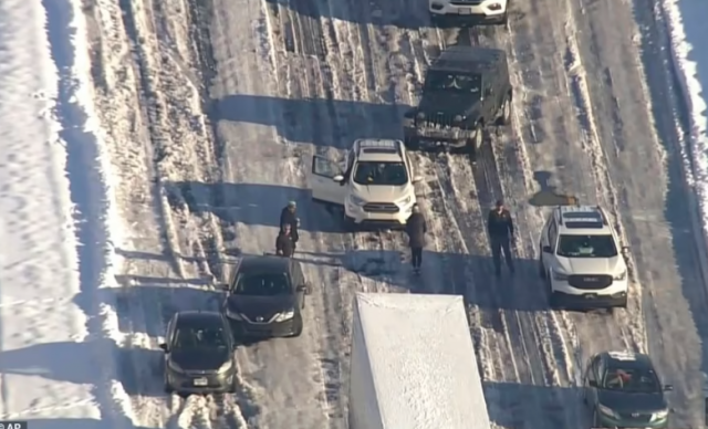 冻在路上，美东最繁忙高速数百辆车被困24小时