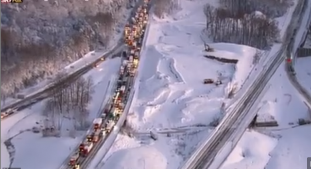 凍在路上，美東最繁忙高速數百輛車被困24小時