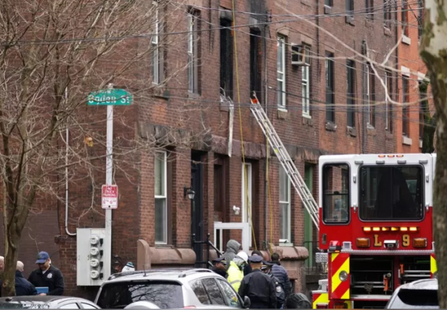 “史上最悲惨”费城公寓起火13死！