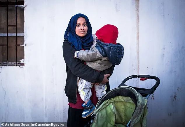 美国女子加入ISIS势要血洗美国，如今带着“小恐”欲归来，护照被吊销禁止回国