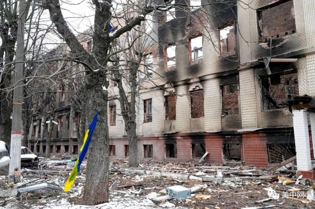 第二轮俄乌谈判或2日举行 乌第二大城市遭火箭弹猛攻 泽伦斯基称其