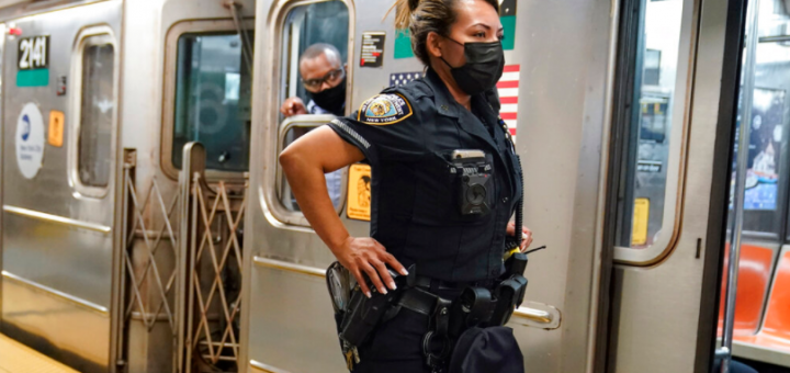 魔咒?紐約地鐵1天現3次墜軌，1人死亡,2人被救。
