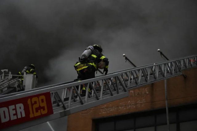 突发！连烧4小时，纽约30家华人店大火吞噬，买保险了吗？