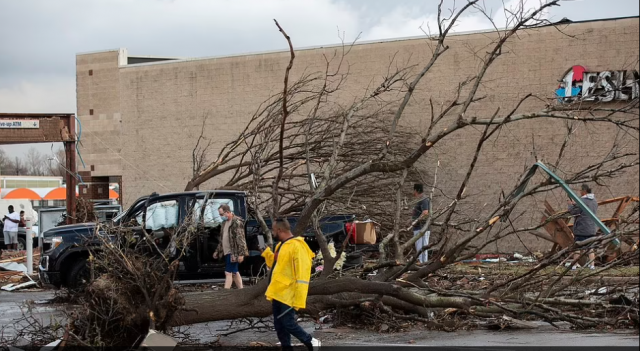 3000萬人警告，龍捲風襲擊西南多州，所過之地夷為平地
