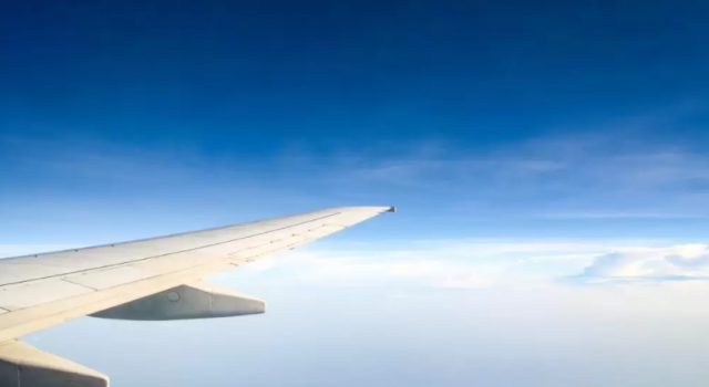 惊魂! 空难同型号波音飞机又出事 马航737高空失速俯冲7000英尺 乘客失重