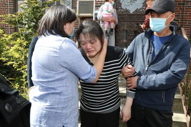 悲痛! 华人爸爸身中数枪身亡! 移民10多年育3娃妻崩溃 疑豪车主为几包鸭酱怀恨杀人！