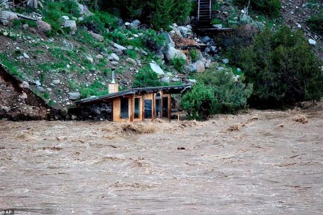 突发！黄石公园紧急关闭，遭遇史无前例的大洪水！房屋被整体冲走