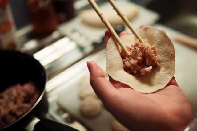 饺子被誉为“完美主食”，这样做，营养升级不长胖！