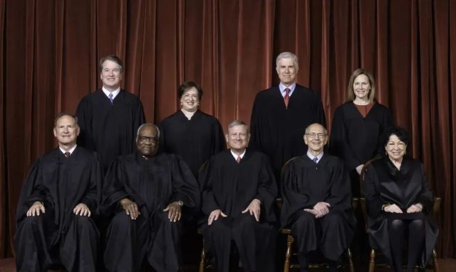 6个大法官，让全美国一半女性失去堕胎权！被强奸乱伦也不能堕胎，一下倒退150年！