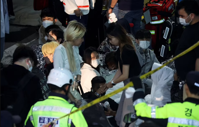 尸横遍野，至少146人死，万圣节首尔街头变人间地狱