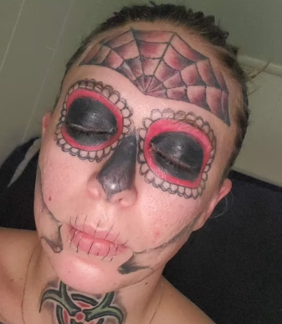 四年前美國妹子滿臉紋身的入獄照被瘋傳，如今她終於醒悟，除掉了紋身...