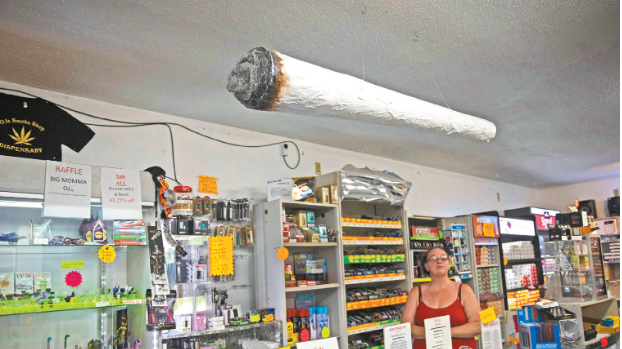 已沦为“狂野西部”纽约非法大麻店多达1400家。