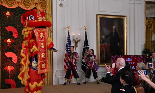 拜登夫妇在白宫举行招待会，庆祝农历新年