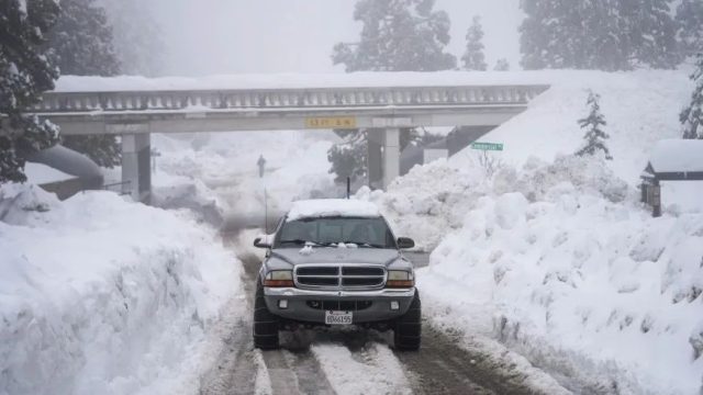 史詩級暴風雪+龍捲風! 影響美加超9千萬人 加州2米積雪 緊急狀態