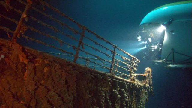 現場! 剛剛! 泰坦殘骸被打撈上岸落地加拿大! 「內爆」原因找到了?